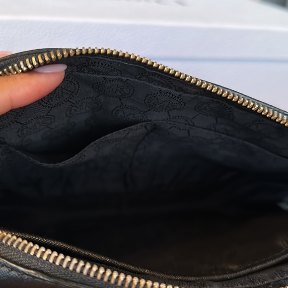 Micheal Kors crossbody purse - Picture 6 of 9